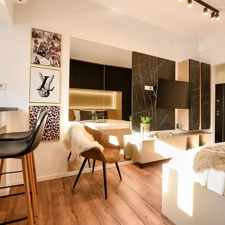Boutique On Calea Victoriei - Downtown *