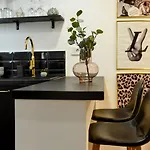 Boutique On Calea Victoriei - Downtown *